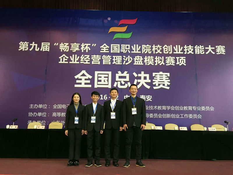 我校获奖学生合影
