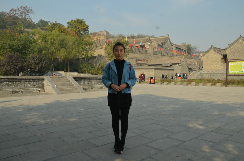 实习学生在景区进行模拟讲解