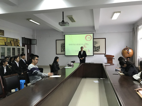 换届竞选大会现场