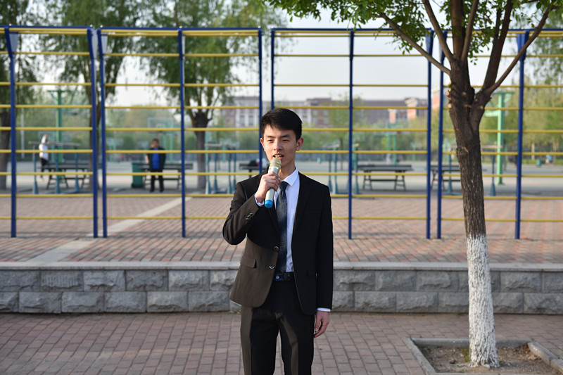朱童同学进行国旗下演讲