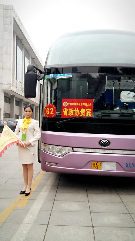 我校2015级旅游专业学生王新新在讲解服务工作中