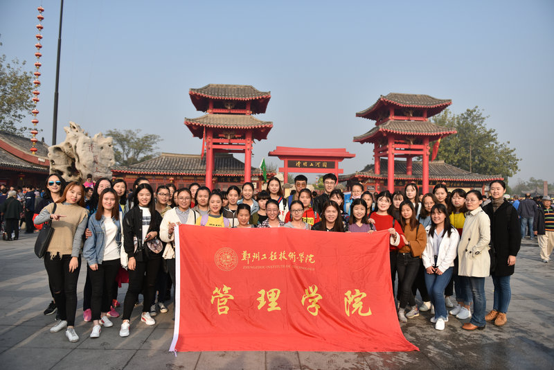 实习学生和老师合影